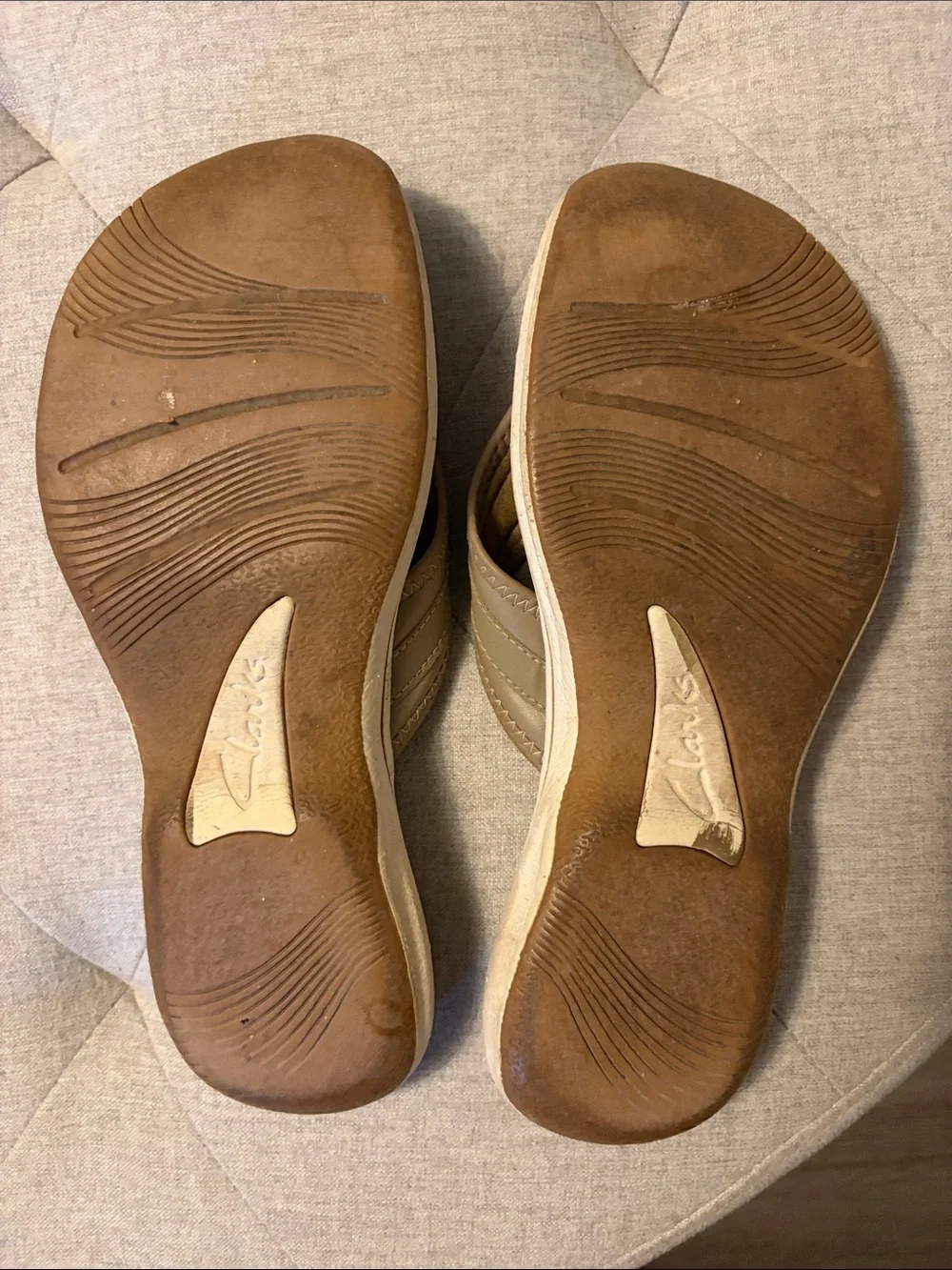 Clarks Women's Tan Floral Footbed Flip Flop Sandals